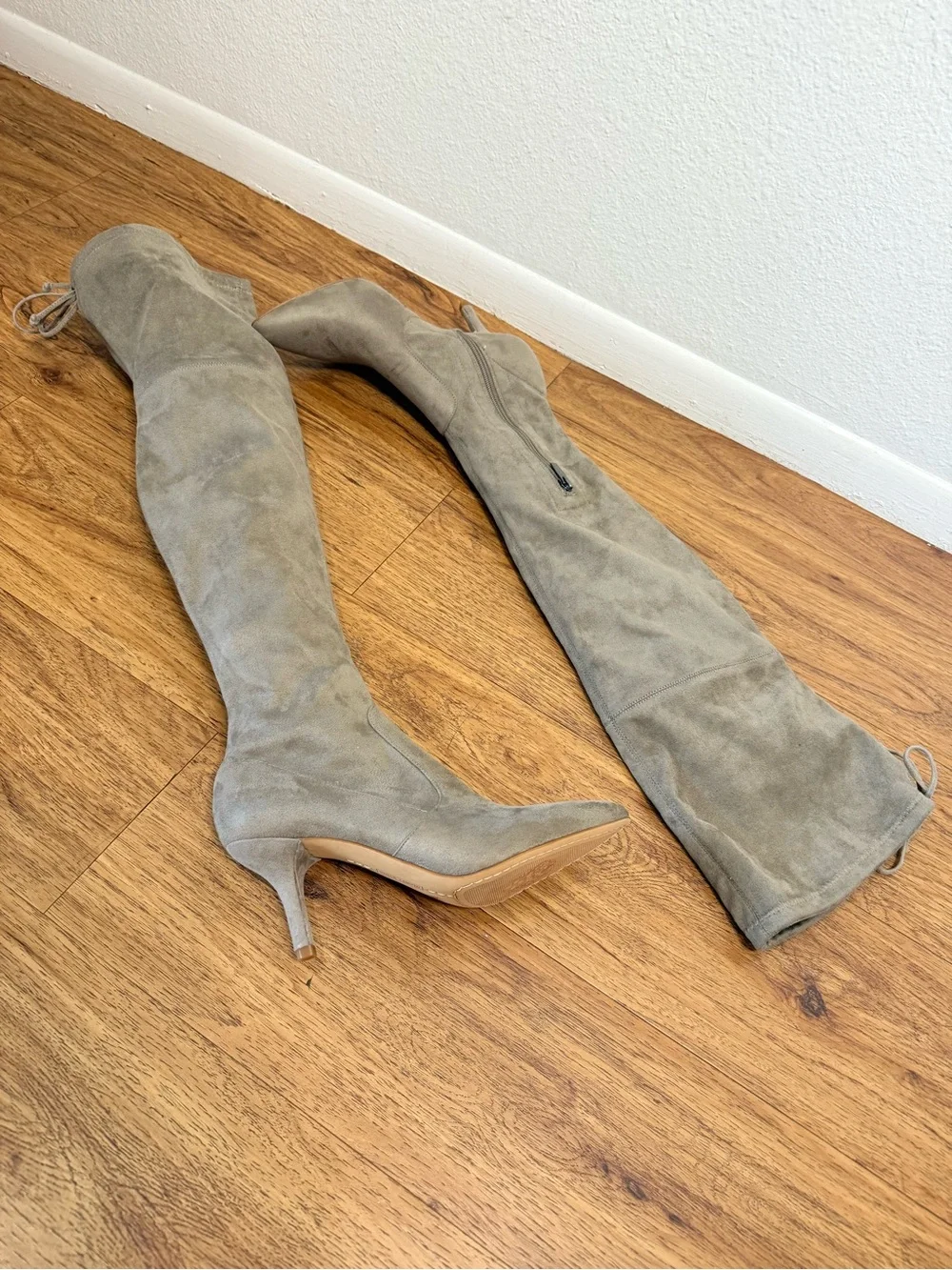 NWOT Vince Camuto Women’s Taupe Over-the-Knee Boots Size 7.5M Pointed Toe